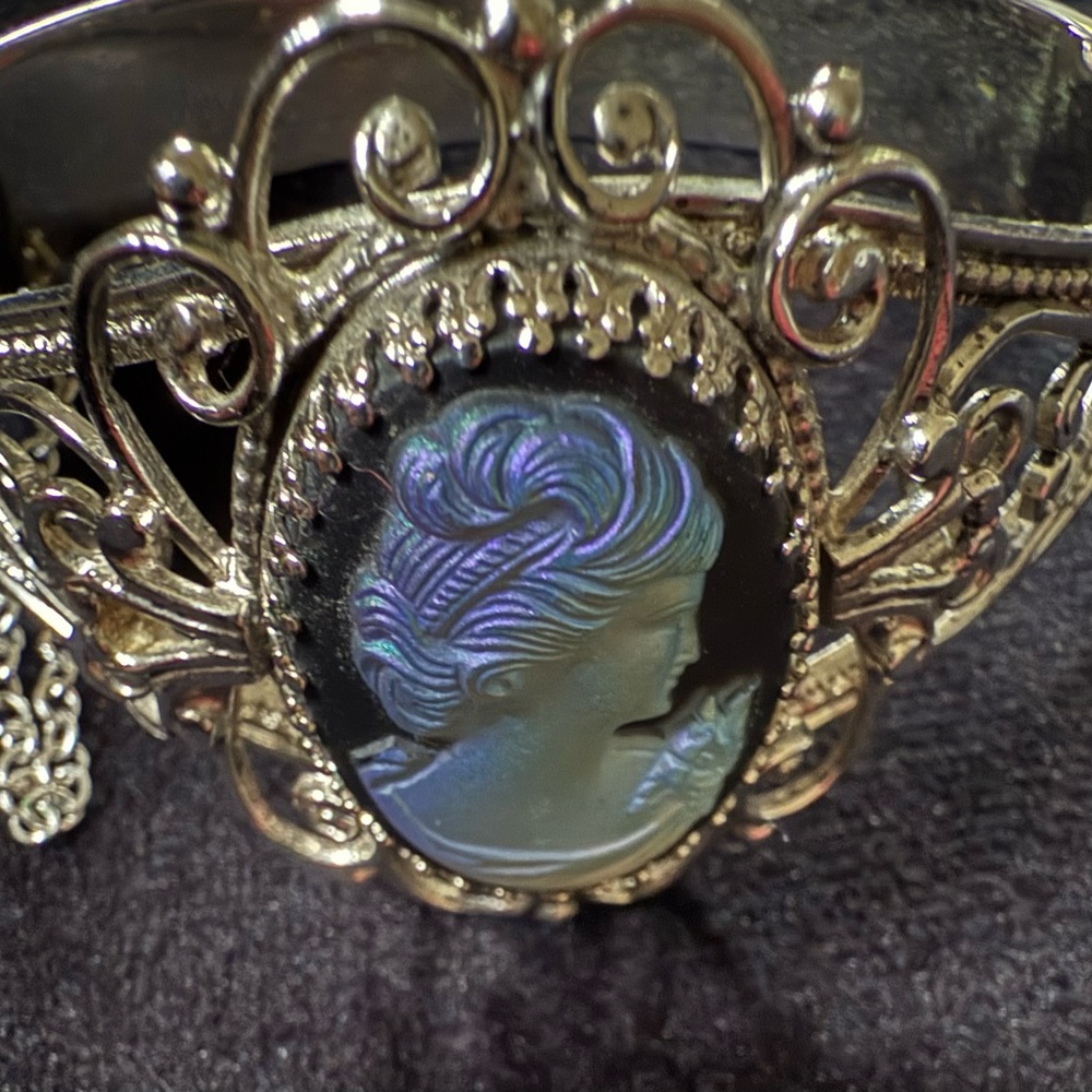 Stunning Vintage Whiting & Davis Victorian Iridescent Hinged Cameo Bracelet